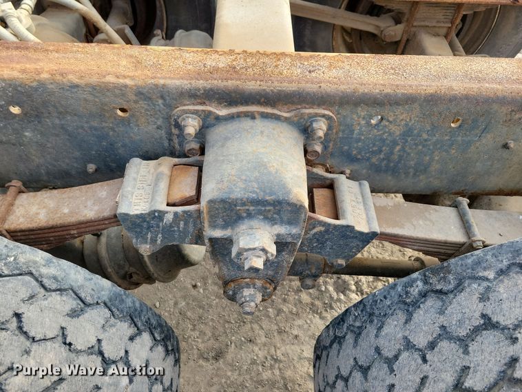 image for item NB9796 1988 International 9370 truck cab and chassis