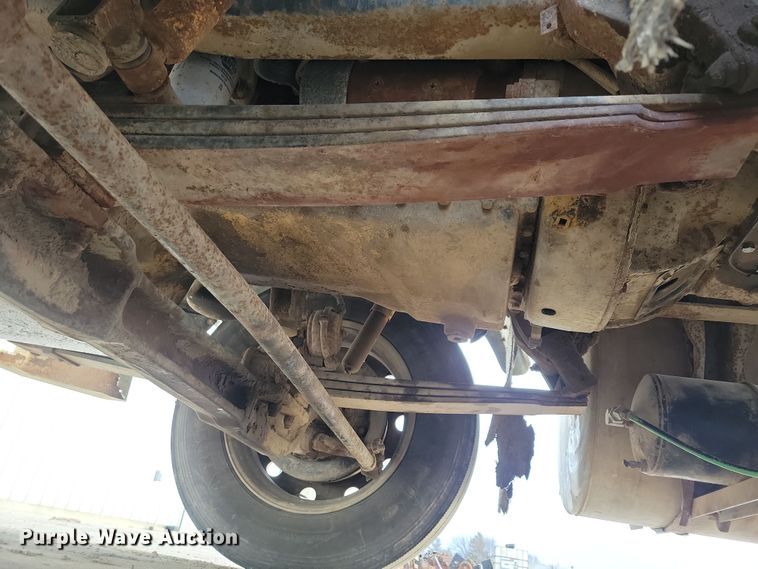 image for item NB9796 1988 International 9370 truck cab and chassis