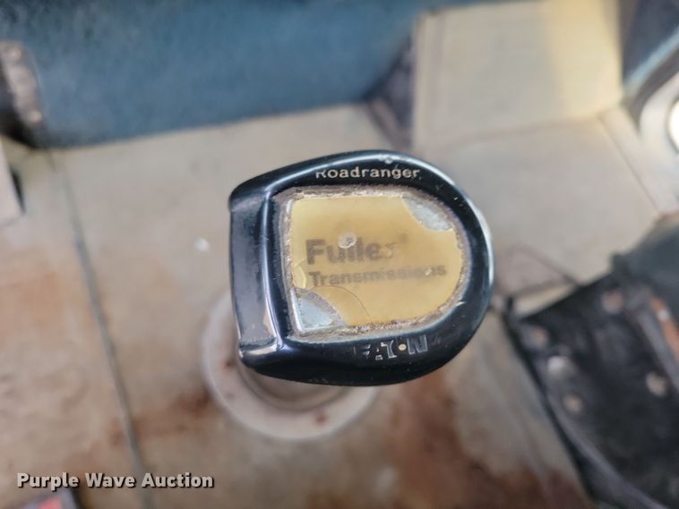 image for item NB9796 1988 International 9370 truck cab and chassis