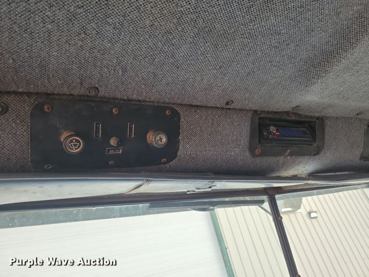 image for item NB9796 1988 International 9370 truck cab and chassis