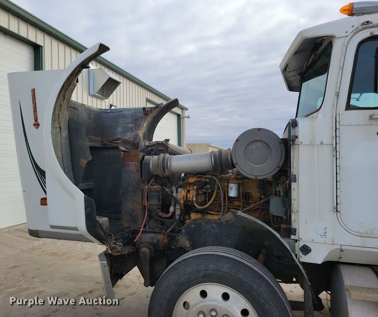 image for item NB9796 1988 International 9370 truck cab and chassis