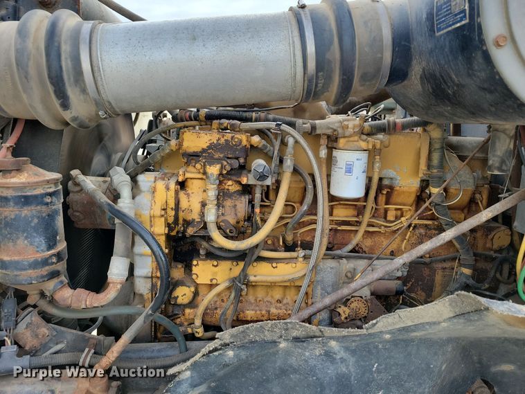 image for item NB9796 1988 International 9370 truck cab and chassis