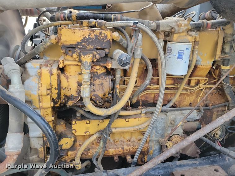 image for item NB9796 1988 International 9370 truck cab and chassis