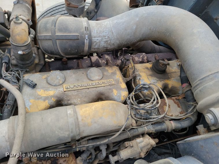 image for item NB9796 1988 International 9370 truck cab and chassis