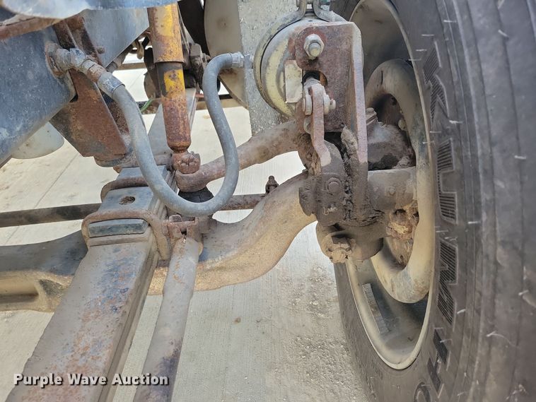 image for item NB9796 1988 International 9370 truck cab and chassis