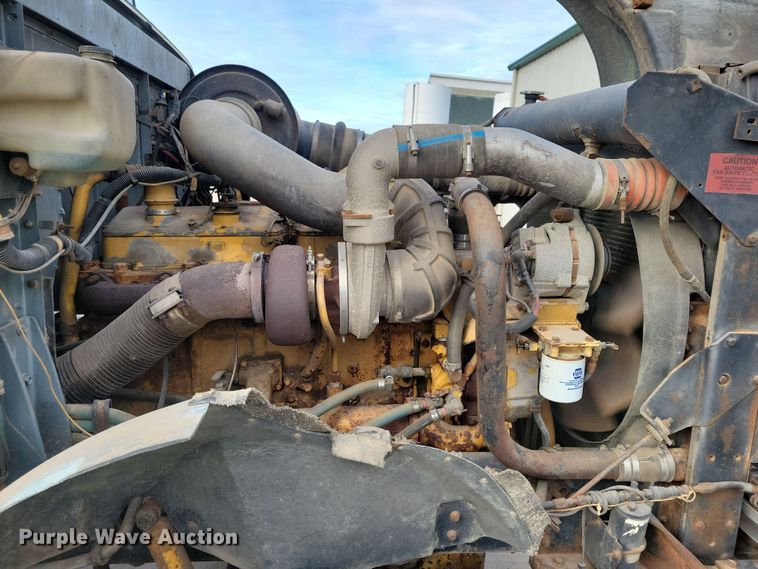 image for item NB9796 1988 International 9370 truck cab and chassis