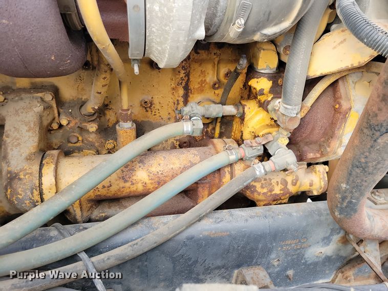 image for item NB9796 1988 International 9370 truck cab and chassis