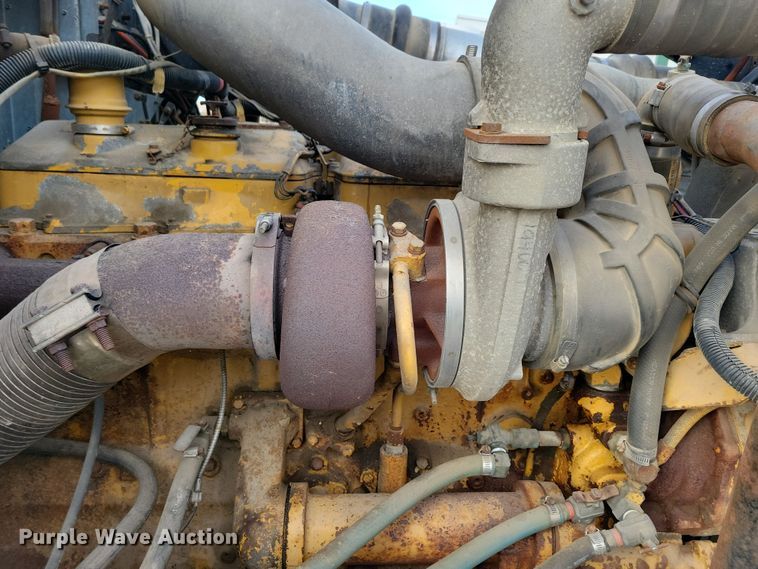 image for item NB9796 1988 International 9370 truck cab and chassis