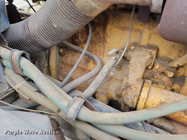 image for item NB9796 1988 International 9370 truck cab and chassis