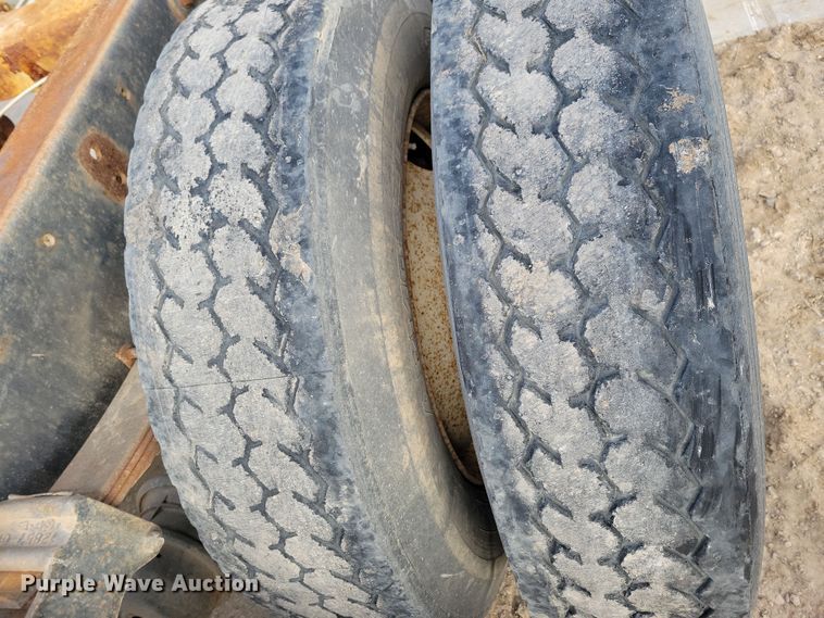 image for item NB9796 1988 International 9370 truck cab and chassis