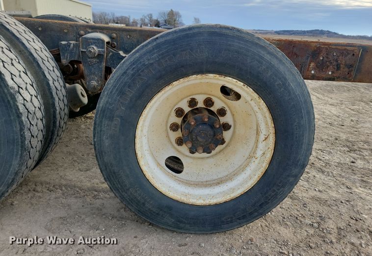 image for item NB9796 1988 International 9370 truck cab and chassis