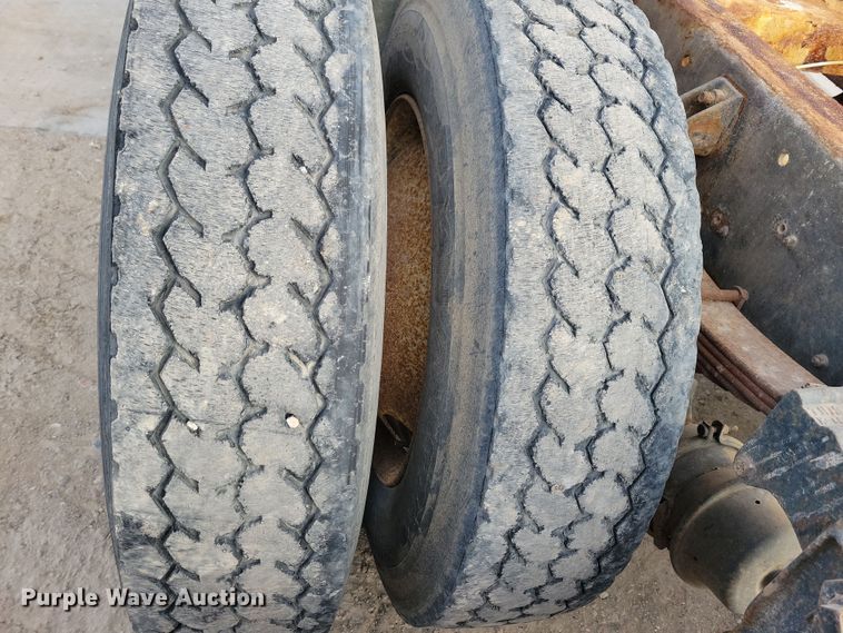 image for item NB9796 1988 International 9370 truck cab and chassis