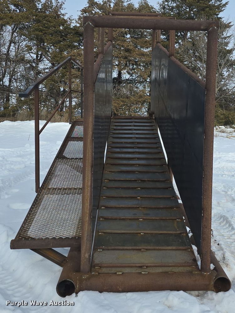 image for item NI9423 Shop built livestock loading chute
