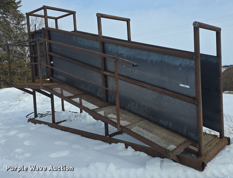 image for item NI9423 Shop built livestock loading chute