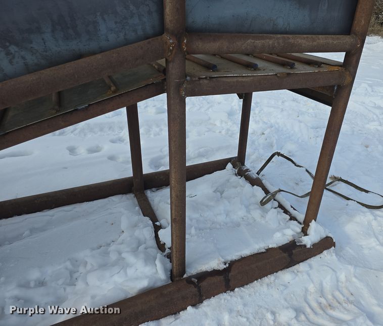 image for item NI9423 Shop built livestock loading chute