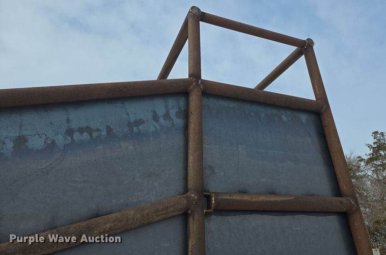 image for item NI9423 Shop built livestock loading chute