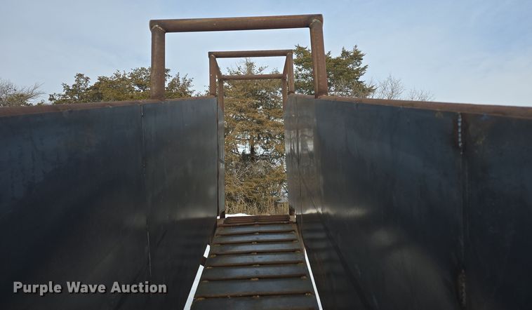 image for item NI9423 Shop built livestock loading chute