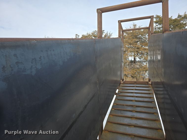 image for item NI9423 Shop built livestock loading chute