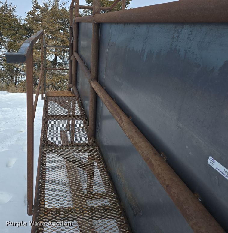 image for item NI9423 Shop built livestock loading chute