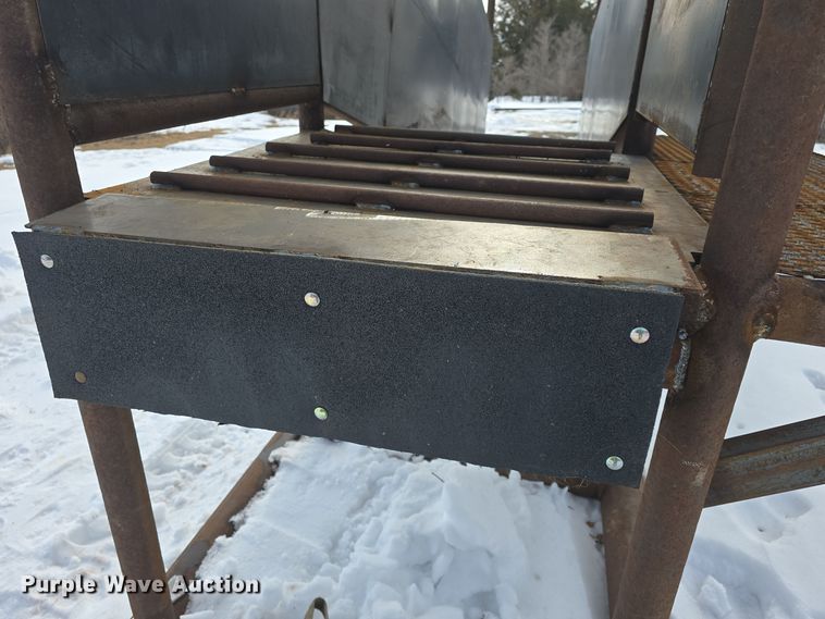 image for item NI9423 Shop built livestock loading chute