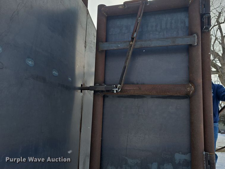 image for item NI9423 Shop built livestock loading chute