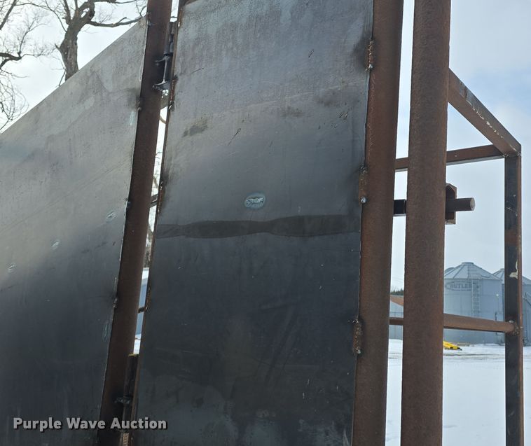 image for item NI9423 Shop built livestock loading chute