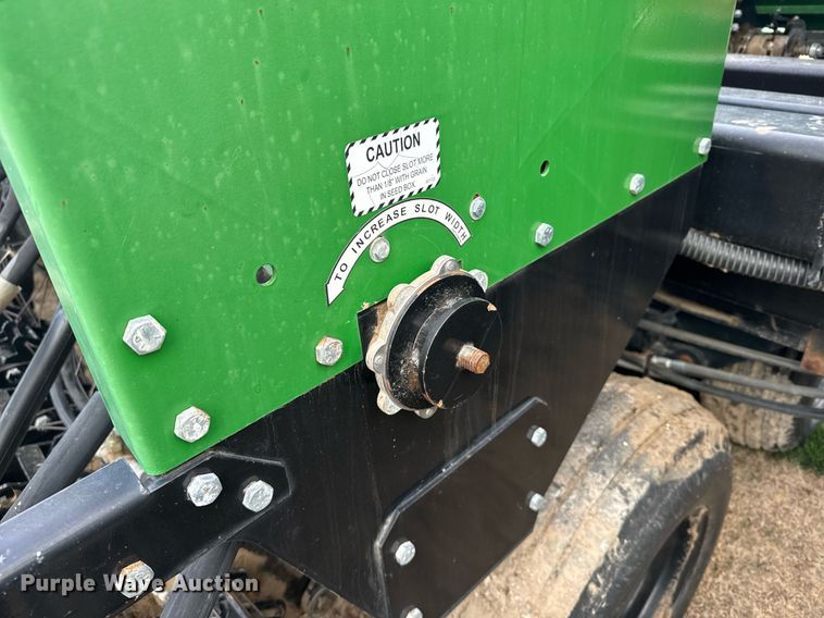 image for item NN9527 Crust Buster 4700AP grain drill