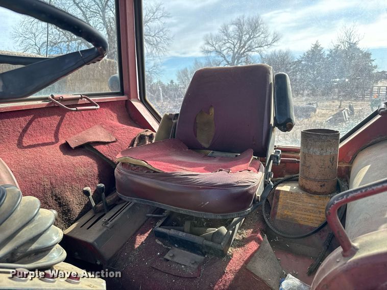 image for item NN9540 1978 White 2-105 Field Boss  tractor