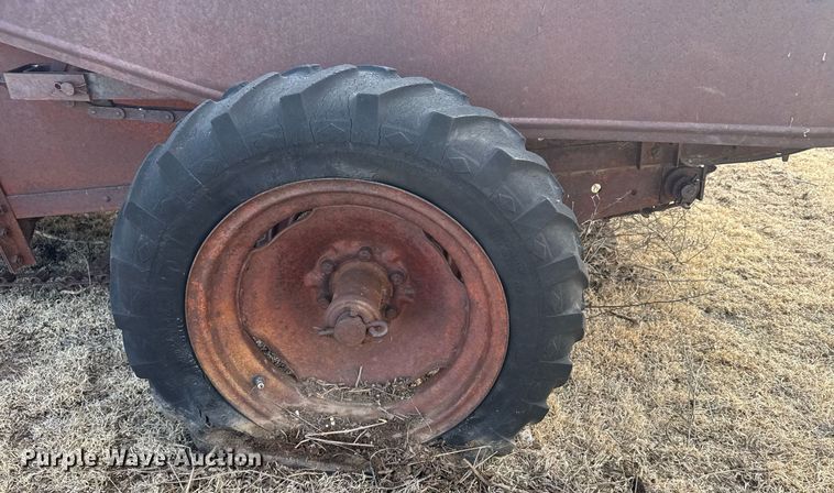 image for item NN9554 Manure spreader