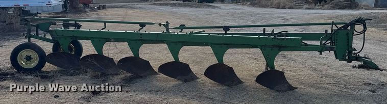 image for item NN9555 John Deere six bottom plow