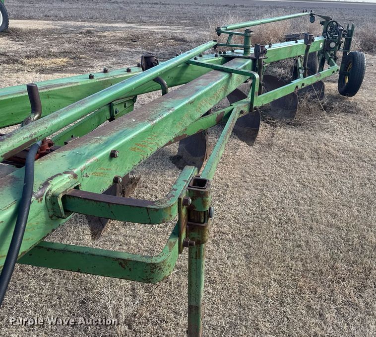 image for item NN9555 John Deere six bottom plow