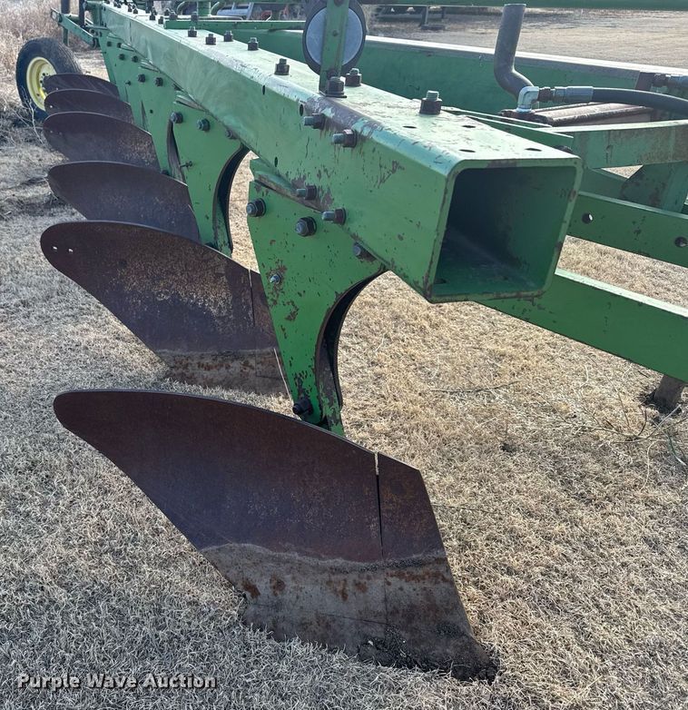image for item NN9555 John Deere six bottom plow