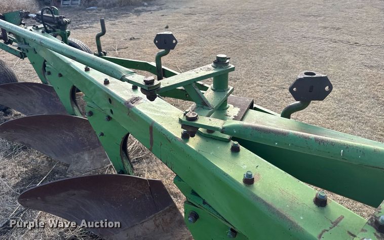 image for item NN9555 John Deere six bottom plow