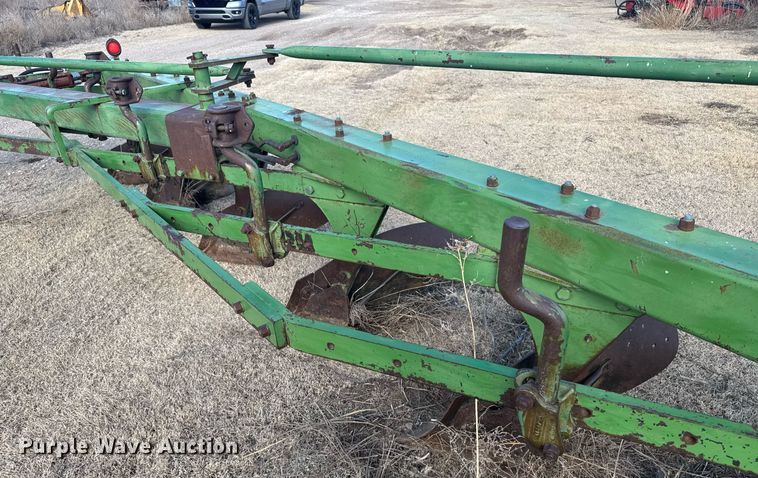 image for item NN9555 John Deere six bottom plow