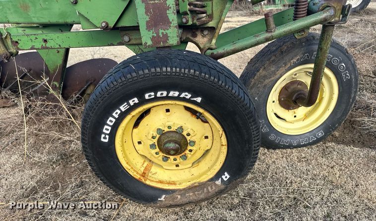 image for item NN9555 John Deere six bottom plow