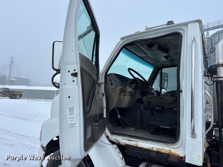 image for item OG9749 2002 Sterling A9500 flatbed truck