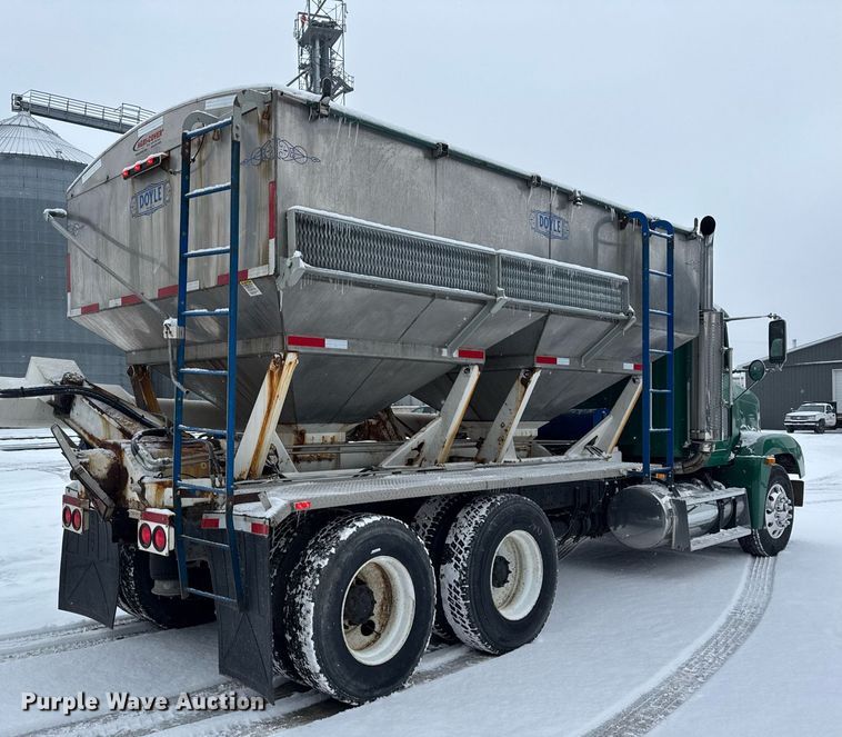 image for item OG9754 2000 Freightliner FLD120 fertilizer delivery truck