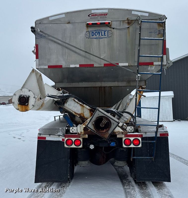 image for item OG9754 2000 Freightliner FLD120 fertilizer delivery truck