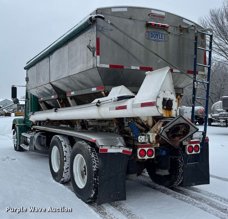 image for item OG9754 2000 Freightliner FLD120 fertilizer delivery truck
