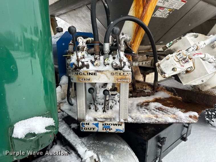 image for item OG9754 2000 Freightliner FLD120 fertilizer delivery truck