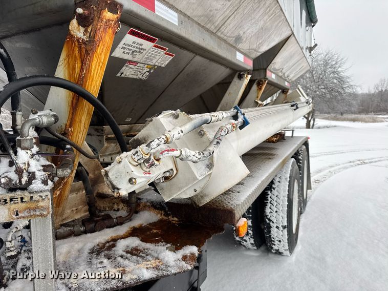 image for item OG9754 2000 Freightliner FLD120 fertilizer delivery truck