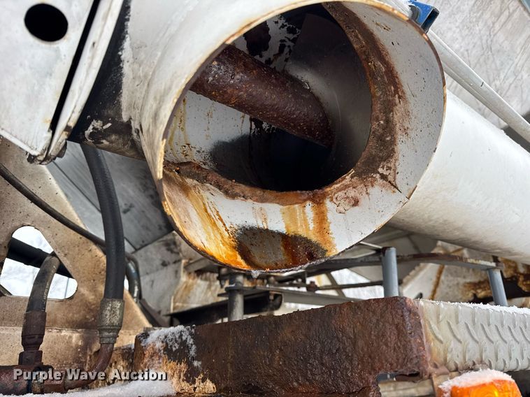 image for item OG9754 2000 Freightliner FLD120 fertilizer delivery truck