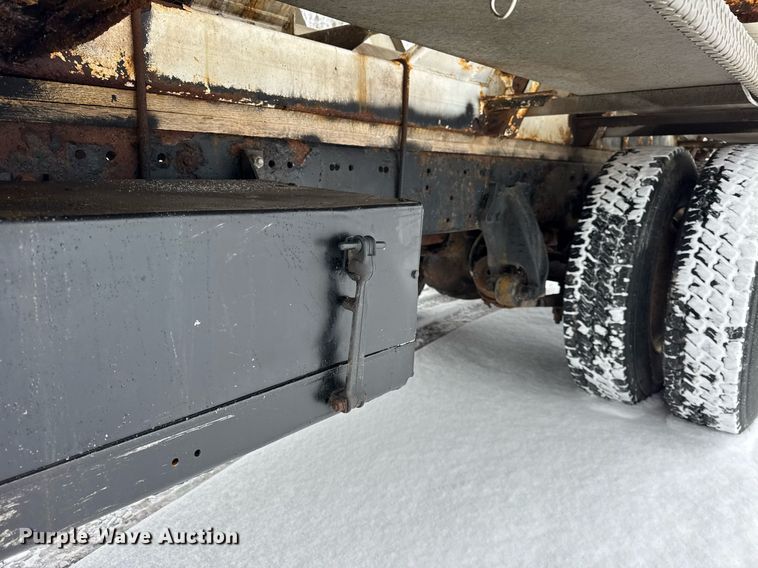 image for item OG9754 2000 Freightliner FLD120 fertilizer delivery truck