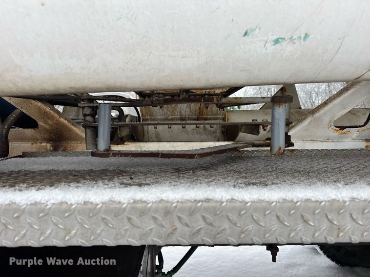 image for item OG9754 2000 Freightliner FLD120 fertilizer delivery truck