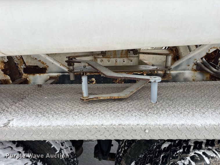 image for item OG9754 2000 Freightliner FLD120 fertilizer delivery truck