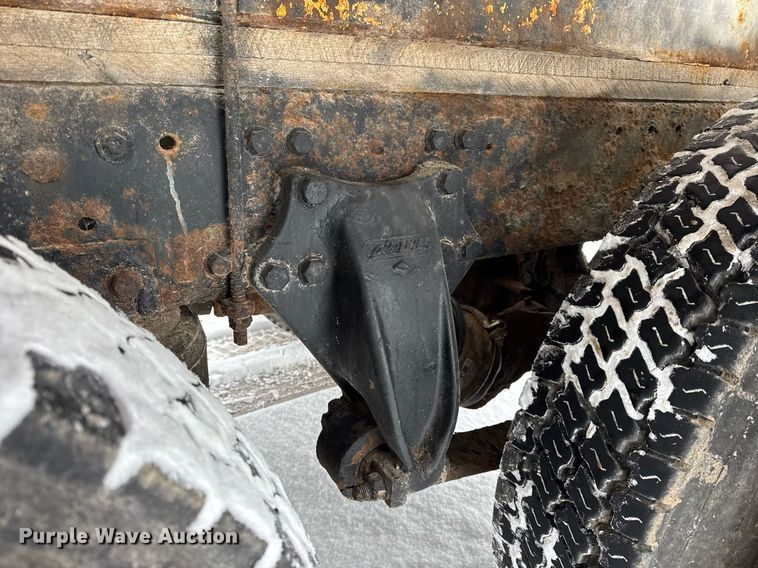 image for item OG9754 2000 Freightliner FLD120 fertilizer delivery truck