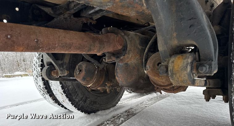 image for item OG9754 2000 Freightliner FLD120 fertilizer delivery truck