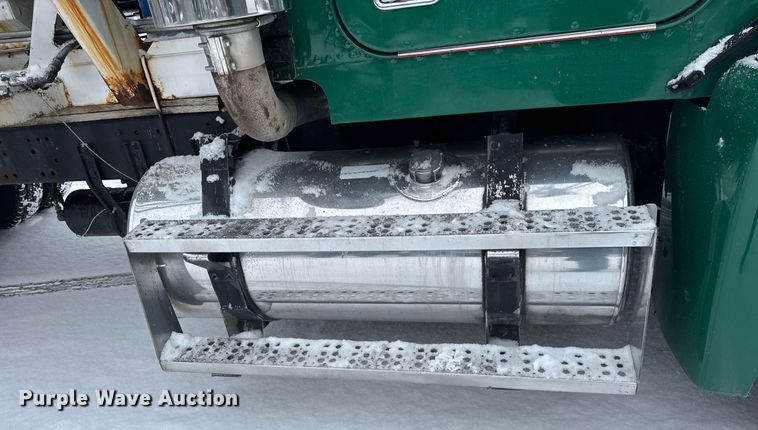 image for item OG9754 2000 Freightliner FLD120 fertilizer delivery truck