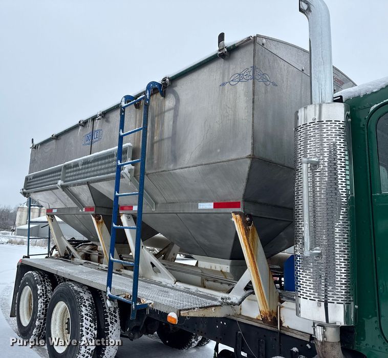 image for item OG9754 2000 Freightliner FLD120 fertilizer delivery truck