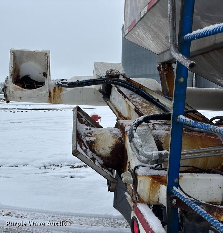 image for item OG9754 2000 Freightliner FLD120 fertilizer delivery truck